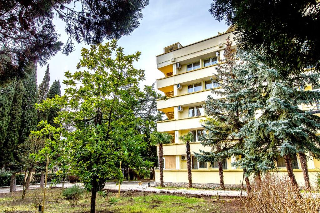 Санаторий «Славутич» (Алушта) официальные цены на 2024 год